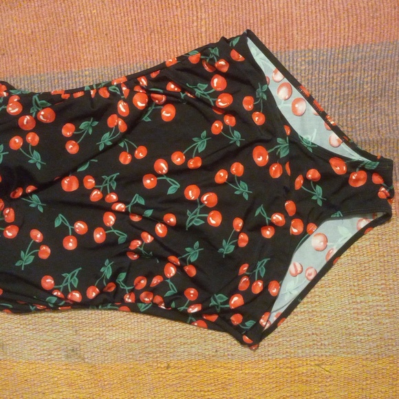 FitGlam Pin Up Style One Piece Swim Suit W/ Underwire, Padded Cups, Split Front - Picture 3 of 11